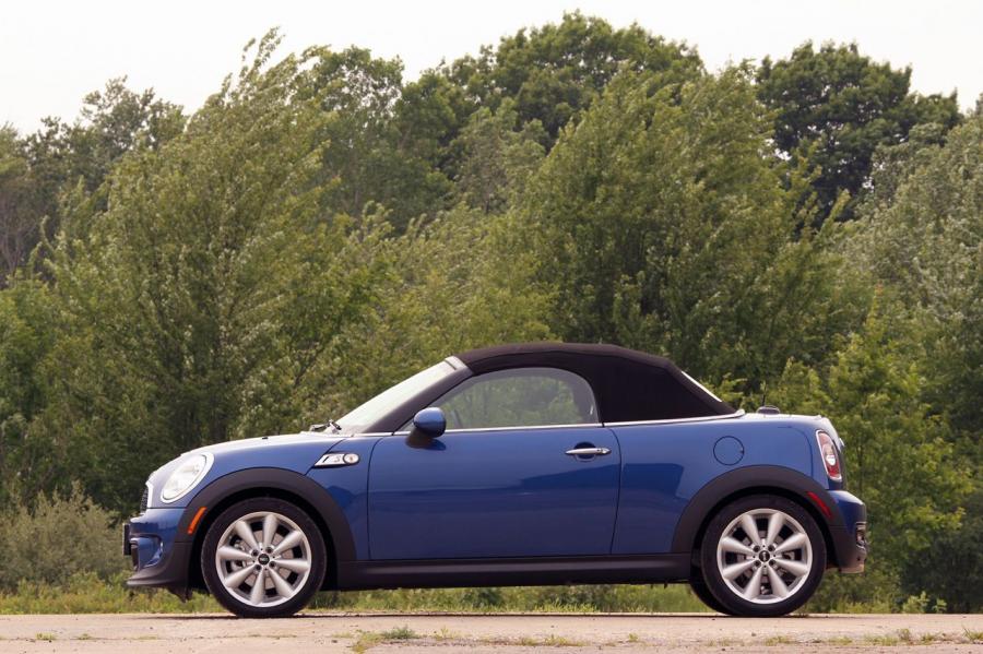  Mini Cooper S Cabrio 2012 года  (фото 13 из 51)